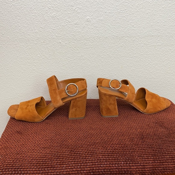 Via Spiga Evelyne Suede Block Heel Sandal NWOT 7 - Picture 6 of 10